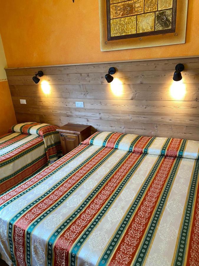 Hotel Trois Etoiles エントラックエ エクステリア 写真
